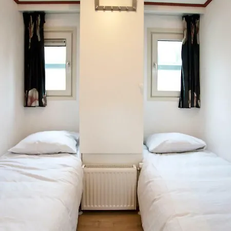 Holiday Droompark Hooge Veluwe.47 * ארנהיים